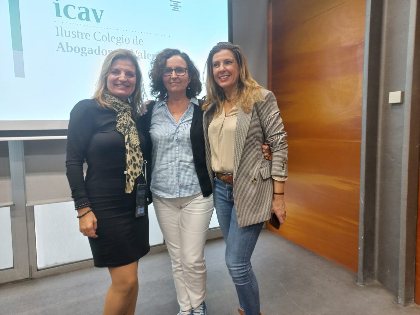 Ana Ballester García con compañeras en el ICAV